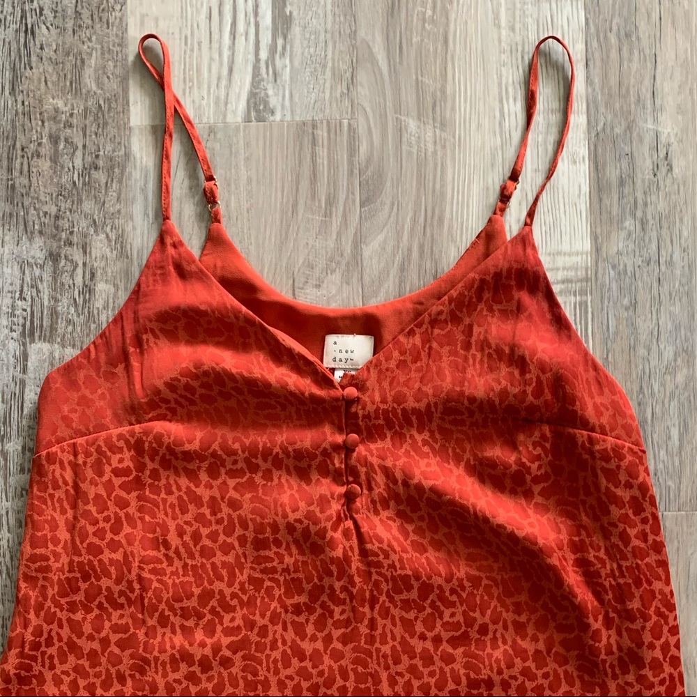 Button Down Tank - Picture 2 of 4